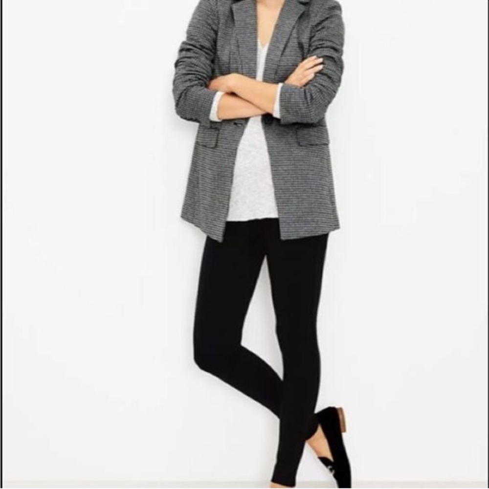 LOFT Capri leggings. Black size Large